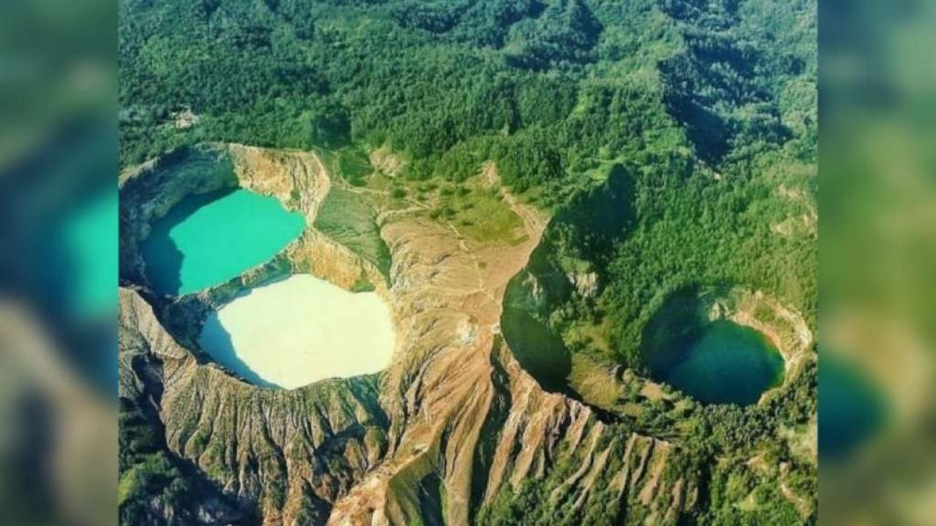 Danau Berkilau Kelimutu, Flores