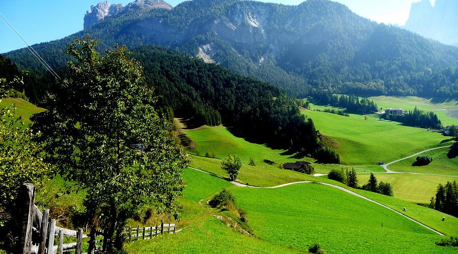 Lembah Val di Funes, Italia
