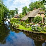 Giethoorn Belanda: Desa Tanpa Jalan Raya, Hanya Kanal, Perahu, dan Kedamaian